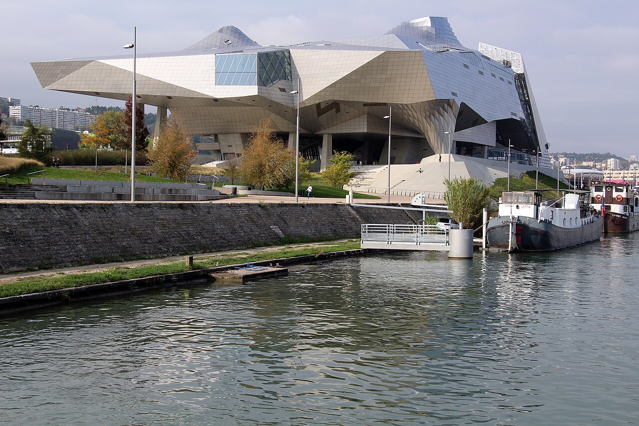 Le musée des Confluences, à Lyon · CC BY 2.0 · Fred Romero / Wikimedia