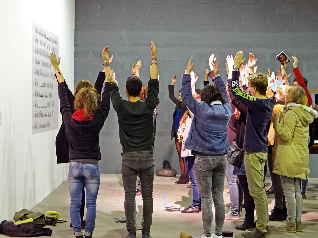 Illustration : une performance d'art contemporain à Lyon (Biennale) · CC BY 2.0 · J.-P. Dalbéra / Wikimedia