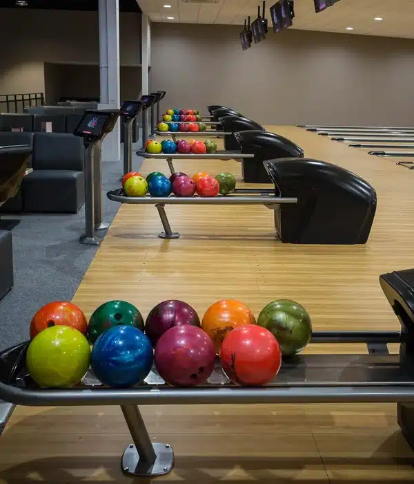 Les pistes et les racks de boules de Park Events, à Vénissieux · Photo Park Events